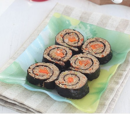 胡蘿卜紫菜肉卷的做法 胡蘿卜紫菜肉卷的做法