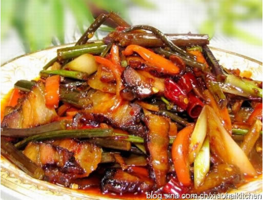 臘肉炒蕨菜的做法 臘肉炒蕨菜的做法