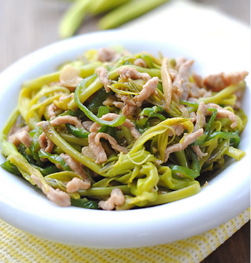 鮮黃花菜炒肉絲的做法 鮮黃花菜炒肉絲的做法