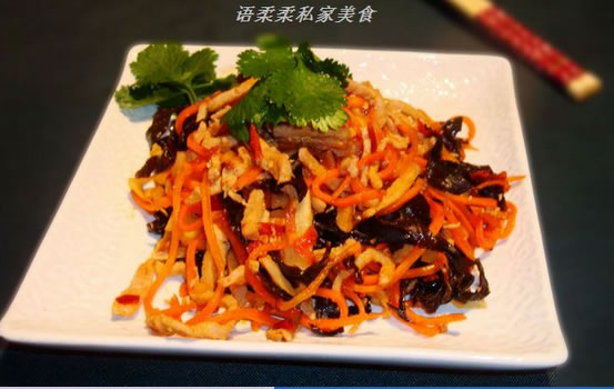 �~(y��)����z������