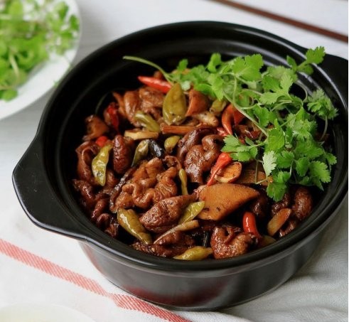 泡椒干鍋肥腸的做法 泡椒干鍋肥腸的做法