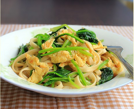 菠菜雞蛋炒面的做法 菠菜雞蛋炒面的做法
