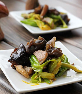 木耳黃花菜的做法 木耳黃花菜的做法