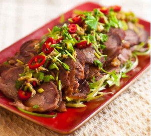 涼拌鹵牛肉的做法 涼拌鹵牛肉的做法