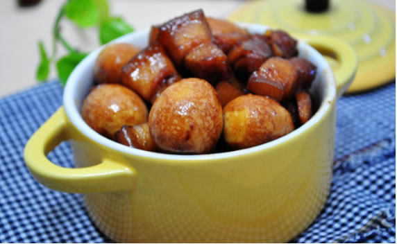 鵪鶉蛋紅燒肉的做法 鵪鶉蛋紅燒肉的做法