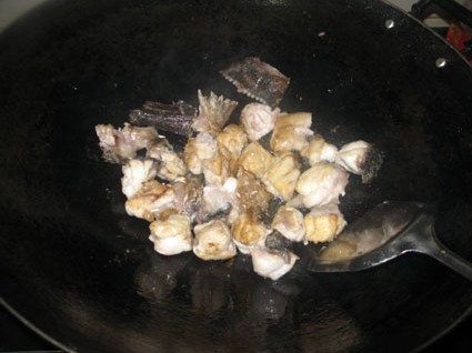 �ҳ��t��ʯ���~(y��)��������D�Ĳ��E