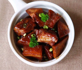 沙爹芋頭排骨的做法 沙爹芋頭排骨的做法