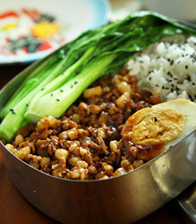 簡化版臺灣鹵肉飯的做法 簡化版臺灣鹵肉飯的做法