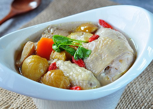 板栗參雞湯的做法 板栗參雞湯的做法