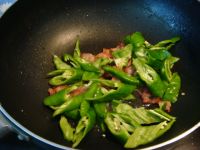 培根豆腐炒青椒的做法圖文步驟