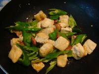 培根豆腐炒青椒的做法圖文步驟