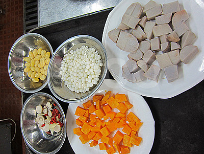 芡實(shí)香芋南瓜煲的做法圖文步驟