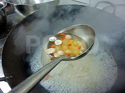 芡實(shí)香芋南瓜煲的做法圖文步驟