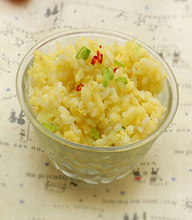 微波爐蛋炒飯的做法 微波爐蛋炒飯的做法