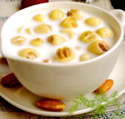 建蓮杏仁鮮奶露的做法 建蓮杏仁鮮奶露的做法