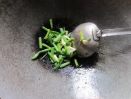 �㳴�˹ϵ������D�Ĳ��E