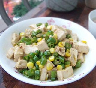 辣椒玉米燒豆腐的做法 辣椒玉米燒豆腐的做法