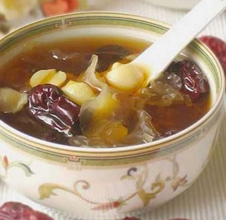 銀耳桂圓蓮子湯的做法 銀耳桂圓蓮子湯的做法