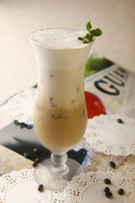 降暑冰飲——冰制焦糖瑪奇朵的做法 降暑冰飲——冰制焦糖瑪奇朵的做法