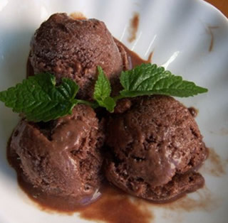 紅酒巧克力冰激凌的做法 紅酒巧克力冰激凌的做法