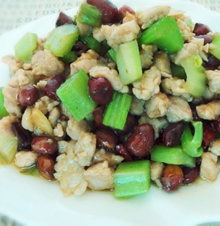 花生仁炒肉丁的做法 花生仁炒肉丁的做法