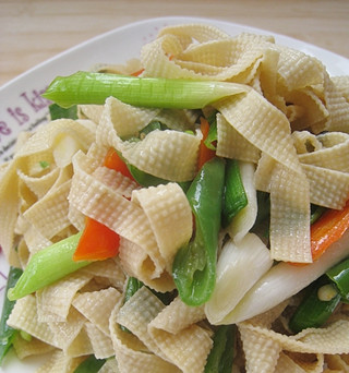 青蒜炒千張的做法 青蒜炒千張的做法