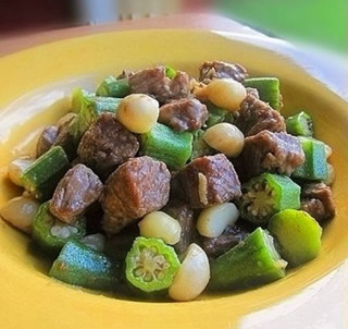 秋葵果仁炒牛肉粒的做法 秋葵果仁炒牛肉粒的做法
