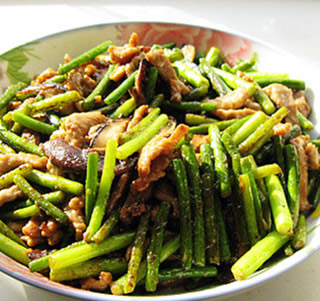 香菇蒜苔炒肉絲的做法 香菇蒜苔炒肉絲的做法