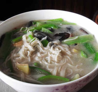 絲瓜皮蛋面的做法 絲瓜皮蛋面的做法