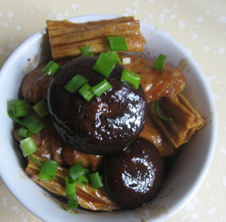 腐竹香菇燉翅中的做法 腐竹香菇燉翅中的做法