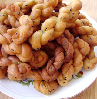 黑芝麻小麻花的做法 黑芝麻小麻花的做法