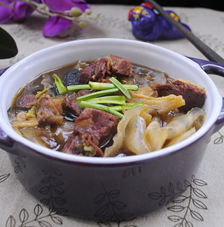 牛肉燜粉皮的做法 牛肉燜粉皮的做法