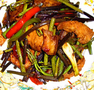 蕨菜炒回鍋肉的做法 蕨菜炒回鍋肉的做法