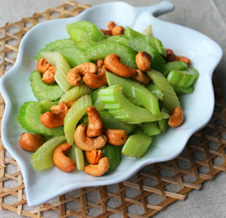 腰果炒西芹的做法 腰果炒西芹的做法