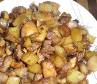土豆蘑菇燒肉的做法 土豆蘑菇燒肉的做法