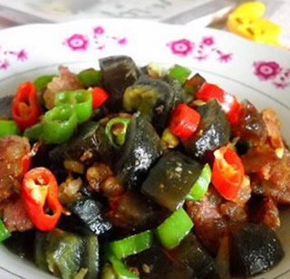 雙椒臘味皮蛋的做法 雙椒臘味皮蛋的做法