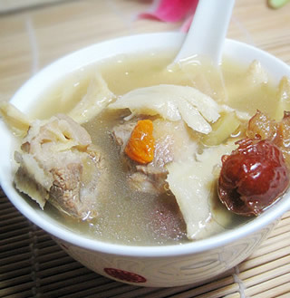 當(dāng)歸滋補(bǔ)羊肉湯的做法 當(dāng)歸滋補(bǔ)羊肉湯的做法