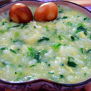 寶寶輔食菜譜:雞蛋菠菜粥的做法 寶寶輔食菜譜:雞蛋菠菜粥的做法