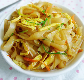 雞蛋炒河粉的做法 雞蛋炒河粉的做法