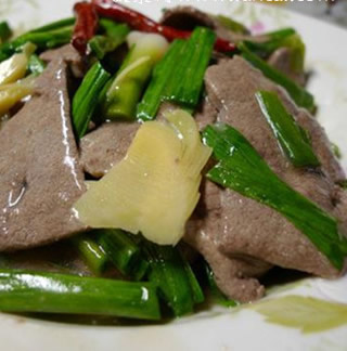 大蒜葉炒豬肝的做法 大蒜葉炒豬肝的做法