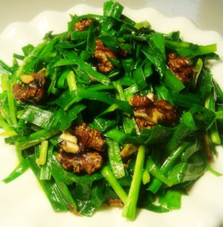 核桃仁炒韭菜的做法 核桃仁炒韭菜的做法