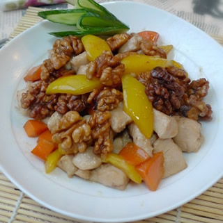 核桃仁雞丁的做法 核桃仁雞丁的做法