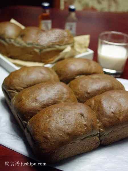 發(fā)酵26小時的烏發(fā)健腦養(yǎng)生面包 蜜核桃芝麻面包的做法 m.sk010.cn