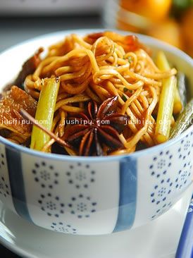 蒜苔燜面的做法 蒜苔燜面的做法