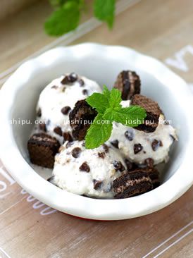 巧克力核果酸奶酪冰淇淋的做法 巧克力核果酸奶酪冰淇淋的做法