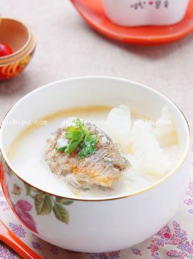 營養(yǎng)煲湯 鯽魚蘿卜奶湯的做法 營養(yǎng)煲湯 鯽魚蘿卜奶湯的做法