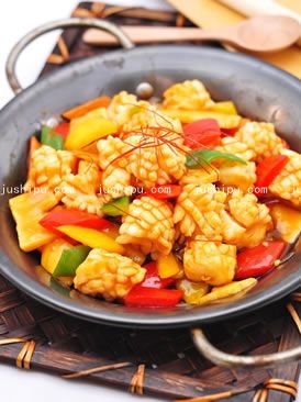 下飯葷菜 彩椒醬爆魷魚的做法 下飯葷菜 彩椒醬爆魷魚的做法