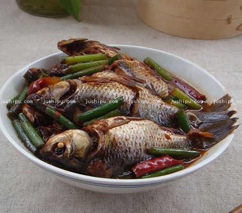 醬燒鯽魚的做法 m.sk010.cn