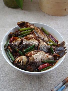 美食天下下飯菜 醬燒鯽魚的做法 美食天下下飯菜 醬燒鯽魚的做法