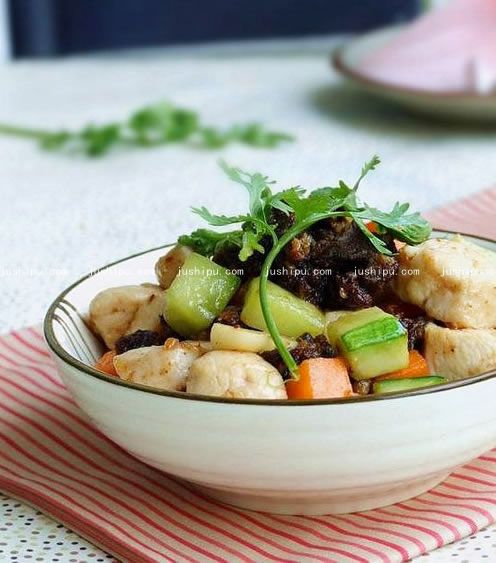 香菇醬炒雞丁的做法 m.sk010.cn